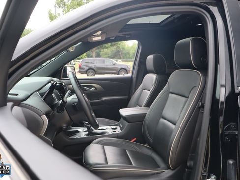 Used 2023 Chevrolet Traverse Premier FWD image 11