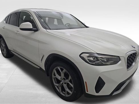 Certified 2025 BMW X4 xDrive30i w/ Premium Package image 2