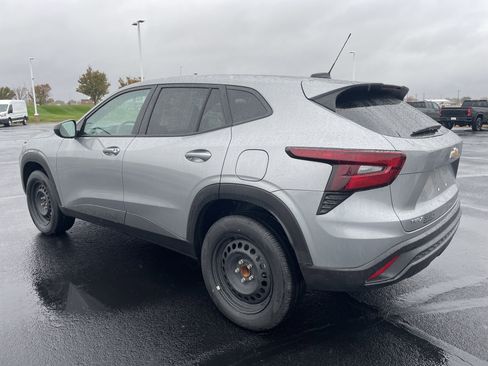 Certified 2025 Chevrolet Trax LS image 6