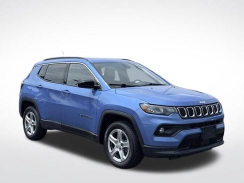 Used 2024 Jeep Compass Latitude AWD/4WD image 4