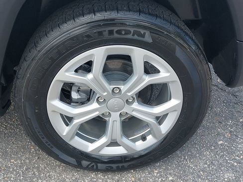 Used 2024 Jeep Compass Latitude AWD/4WD image 33