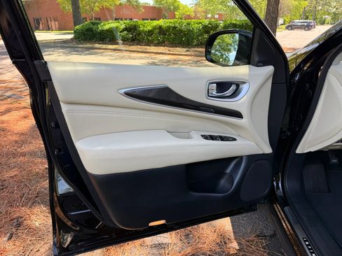 Used 2019 INFINITI QX60 Luxe w/ Essential Package FWD image 10