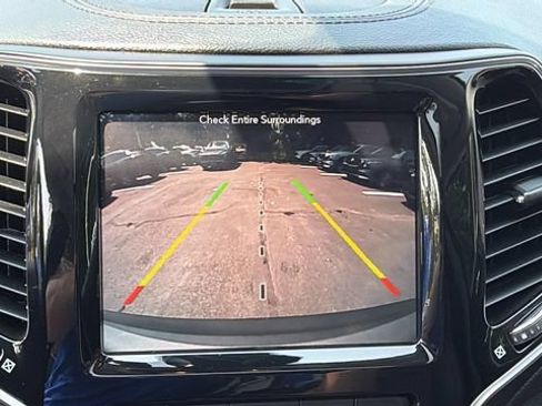 Used 2019 Jeep Cherokee Limited w/ Technology Group AWD/4WD image 33