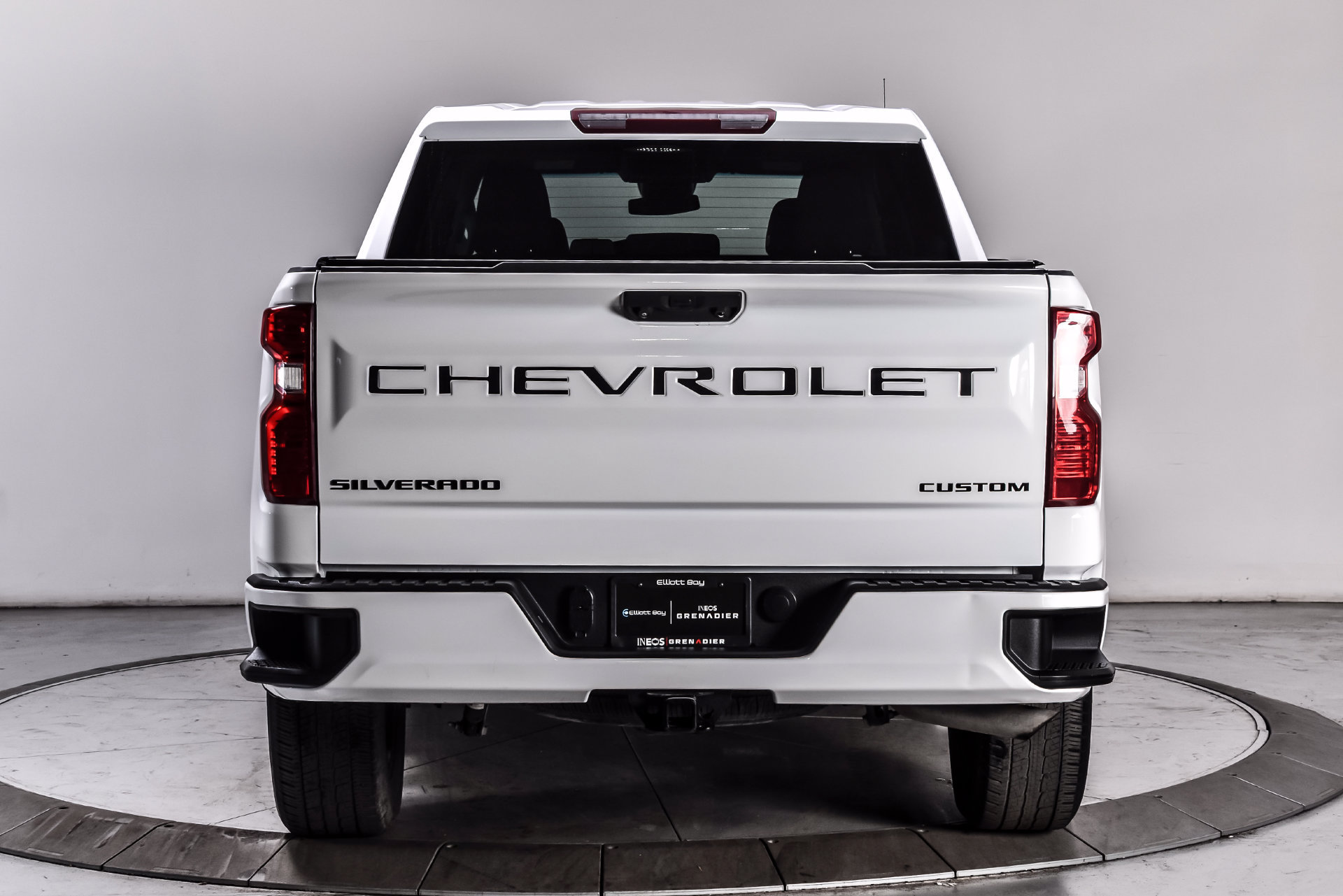 Used 2023 Chevrolet Silverado 1500 Custom w/ LPO, Dark Essentials Package AWD/4WD image 5