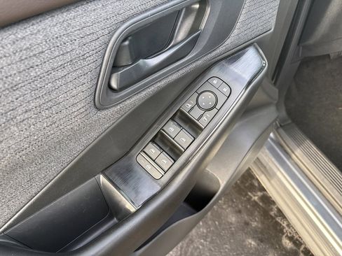 Used 2023 Nissan Rogue S image 15