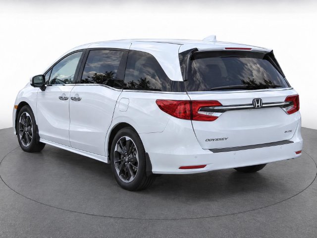 Used 2022 Honda Odyssey Elite image 3