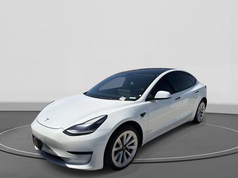 Used 2022 Tesla Model 3 RWD image 1
