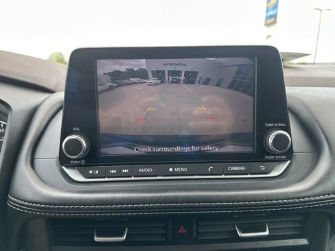 Used 2023 Nissan Rogue S image 12