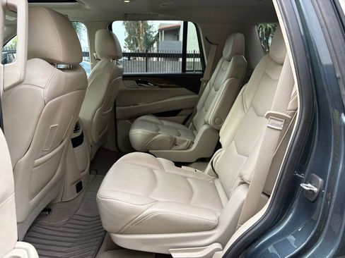 Used 2020 Cadillac Escalade Luxury w/ LPO, Radiant Package image 12