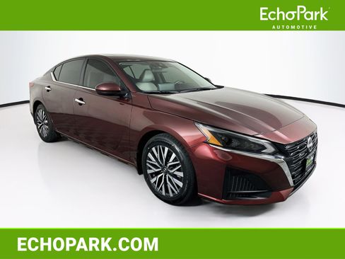 Used 2023 Nissan Altima 2.5 SV w/ SV Premium Package FWD image 1