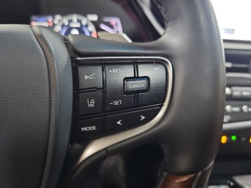 Used 2025 Lexus ES 350 Ultra Luxury image 18