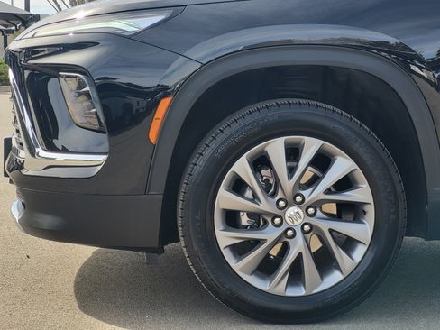 Used 2025 Buick Enclave Preferred image 9