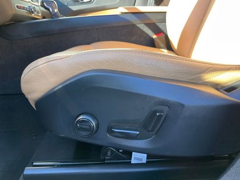 Used 2020 Volvo XC60 T5 Momentum w/ Protection Package Premier image 24