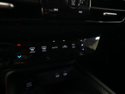 Certified 2025 Nissan Kicks SR image 20