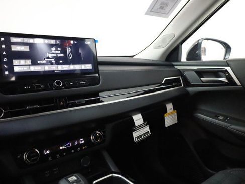 New 2025 Mitsubishi Outlander SE image 12