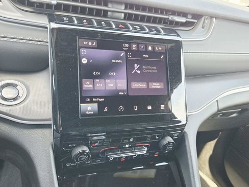 Used 2024 Jeep Grand Cherokee Altitude image 27