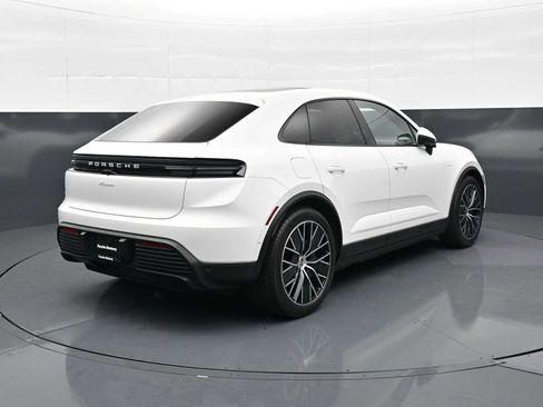 Certified 2025 Porsche Macan Electric RWD image 25