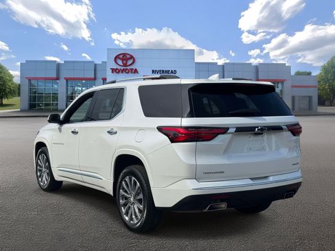 Used 2023 Chevrolet Traverse Premier FWD image 5