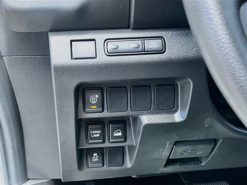 Used 2025 Nissan Frontier SV AWD/4WD image 10