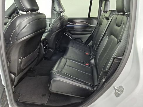 Certified 2022 Jeep Grand Cherokee Overland AWD/4WD image 32