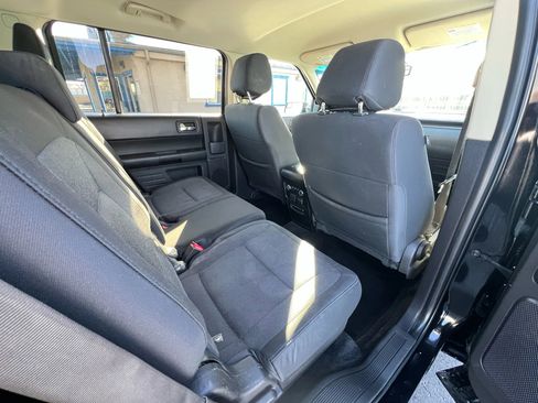 Used 2018 Ford Flex SE image 12
