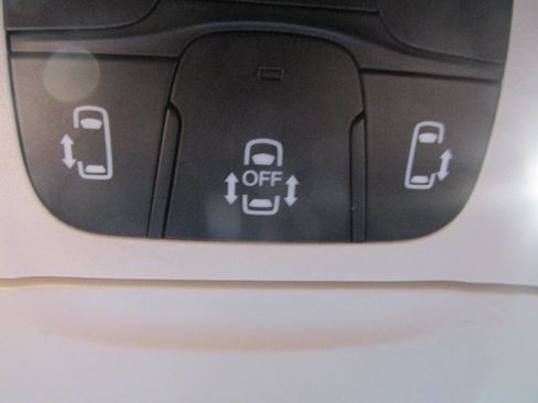 Used 2023 Chrysler Pacifica Touring-L FWD image 40