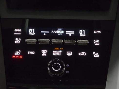 Certified 2025 Porsche Macan 4S Electric AWD/4WD image 23
