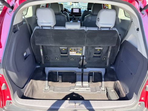 Used 2022 Toyota Sienna XLE AWD/4WD image 28