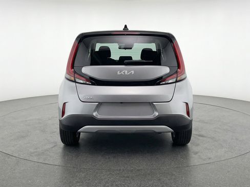 Used 2025 Kia Soul LX w/ LX Technology Package FWD image 7
