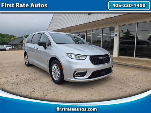 Used 2024 Chrysler Pacifica Touring-L FWD image 1