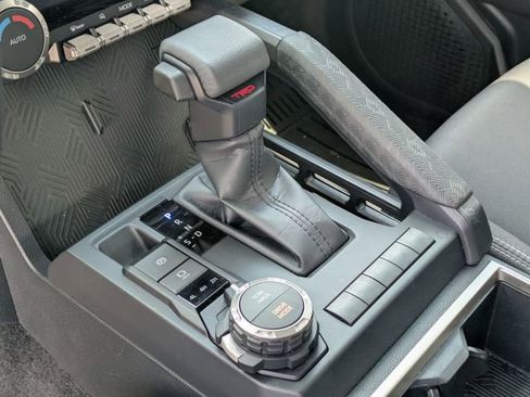 Used 2025 Toyota Tacoma TRD Sport AWD/4WD image 22