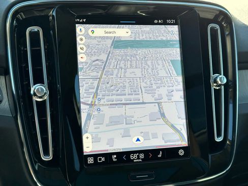 Used 2025 Volvo XC40 B5 Plus w/ Climate Package image 26