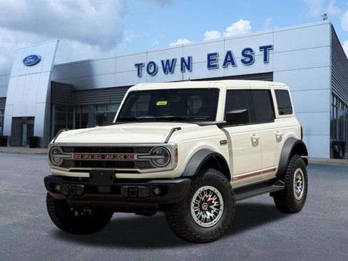 New 2026 Ford Bronco Outer Banks AWD/4WD image 1
