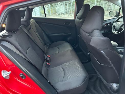 Used 2021 Toyota Prius LE image 12