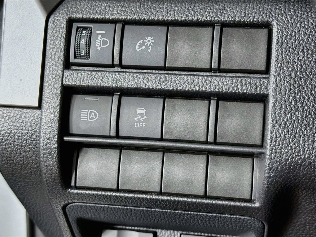 Used 2024 Toyota Tacoma SR5 AWD/4WD image 15