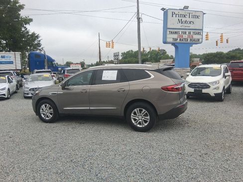 Used 2019 Buick Enclave Essence FWD image 2
