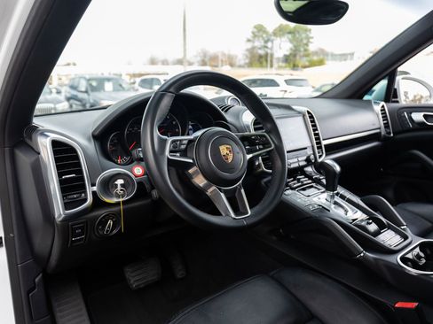 Used 2017 Porsche Cayenne Platinum Edition image 17