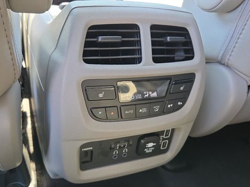 Certified 2020 Honda Pilot Touring image 15