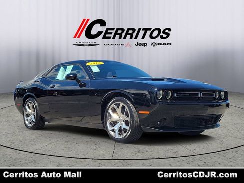 Used 2015 Dodge Challenger SXT Plus RWD image 1
