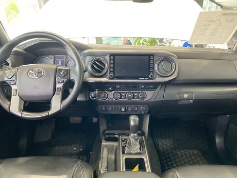 Used 2021 Toyota Tacoma TRD Off-Road AWD/4WD image 12