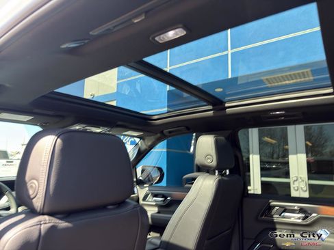 Used 2025 GMC Yukon XL Denali w/ Sun & Power Step Package AWD/4WD image 15