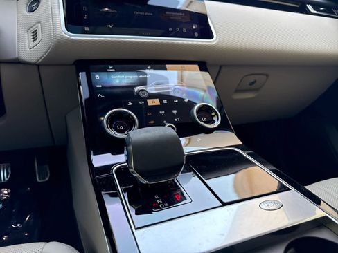 Certified 2021 Land Rover Range Rover Velar R-Dynamic S image 9