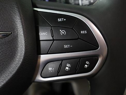 Used 2024 Chrysler Pacifica Touring-L FWD image 44