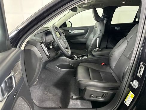 Used 2024 Volvo XC40 B5 Plus w/ Climate Package image 11
