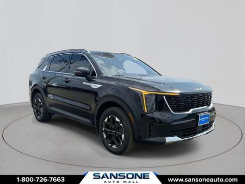 Certified 2025 Kia Sorento S AWD/4WD image 1