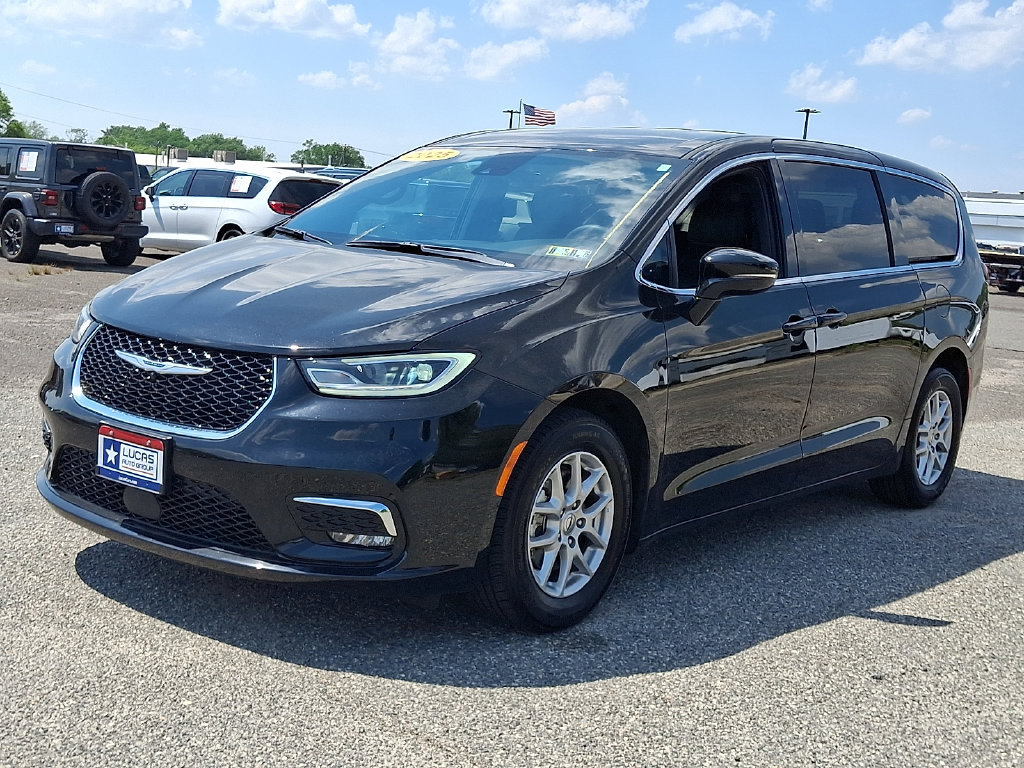Used 2025 Chrysler Pacifica Select FWD image 6