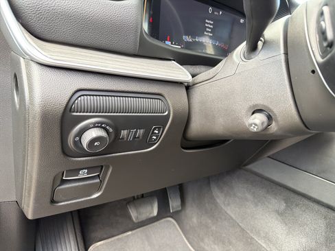 Used 2023 Jeep Wagoneer L Series II AWD/4WD image 16