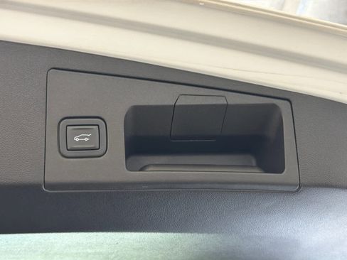 Used 2021 Cadillac XT5 Premium Luxury image 8