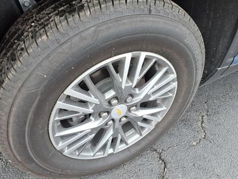 Used 2025 Chevrolet Traverse LT w/ Driver Confidence Package image 7