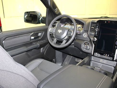 New 2026 RAM 1500 4x4 Crew Cab image 13